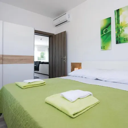 Cozy Home In Sukosan *