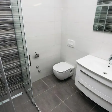Stunning In With Jacuzzi *