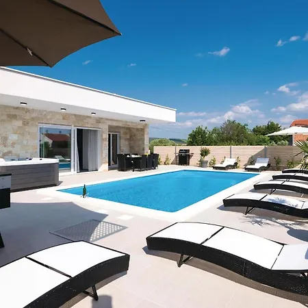 Stunning In With Jacuzzi Holiday home Sukosan
