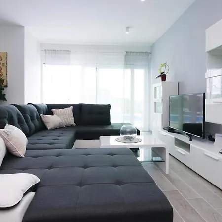 Stunning In With Jacuzzi Holiday home Sukosan