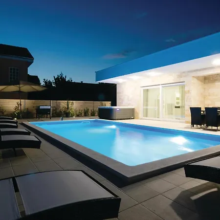 Stunning In With Jacuzzi Holiday home Sukosan